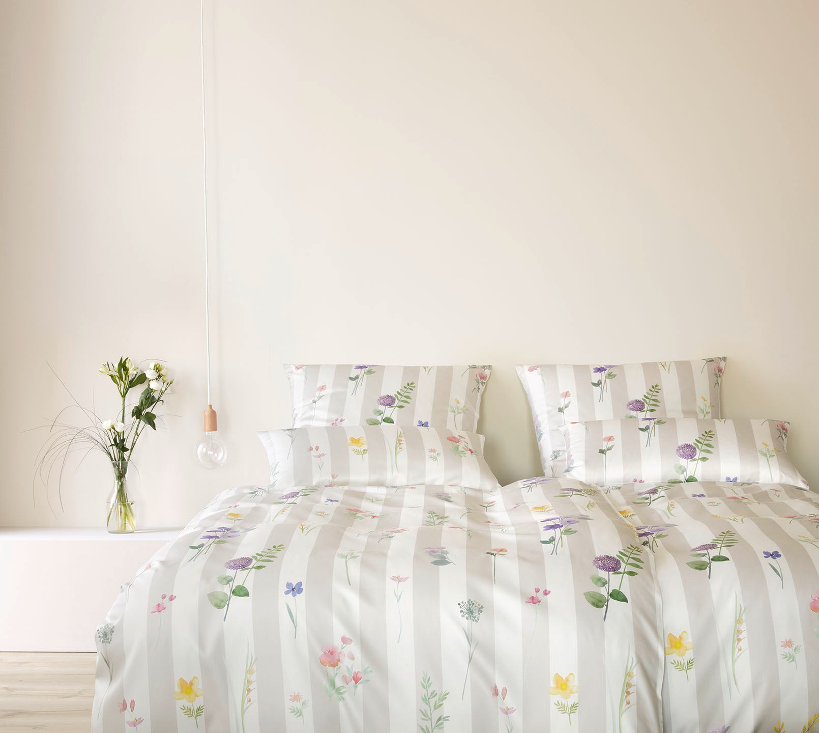 Satin Bettwäsche Flowerstripe in Natur Streifen Blumen Schlafzimmer #farbe_Flowerstripe Natur