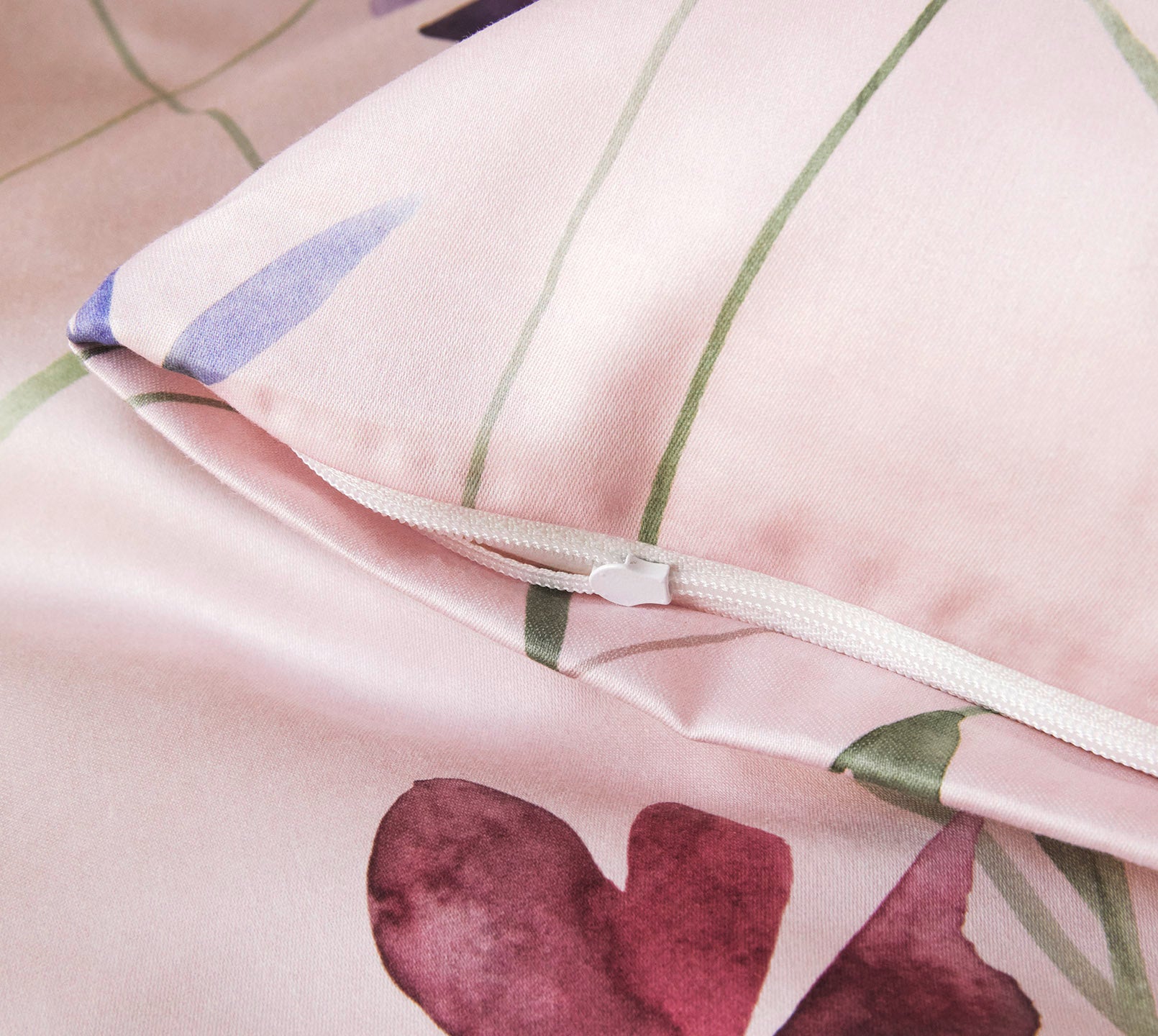 Satin Bettwäsche Highlife in Rose Blumenwiese Reißverschluss #farbe_Highlife Rose