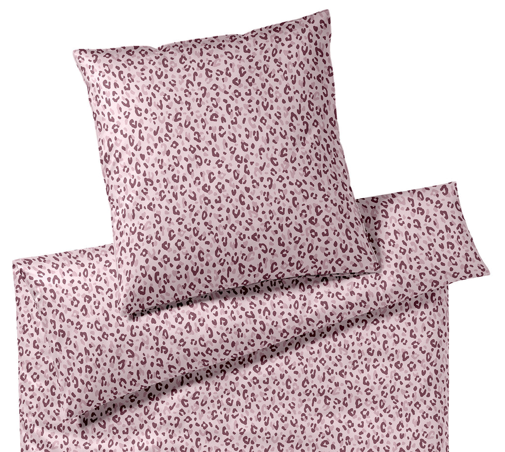 Satin Bettwäsche Leolook in Rose-Bordeaux Leoprint Schlafzimmer #farbe_Rose-Bordeaux