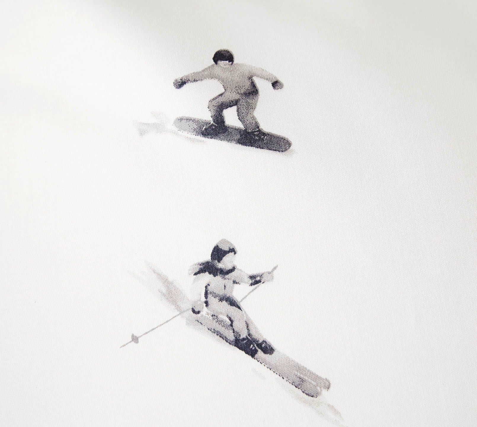 Satin Bettwäsche Mono Ski in Graphit Skifahrer Detail 3 #farbe_Mono Ski Graphit