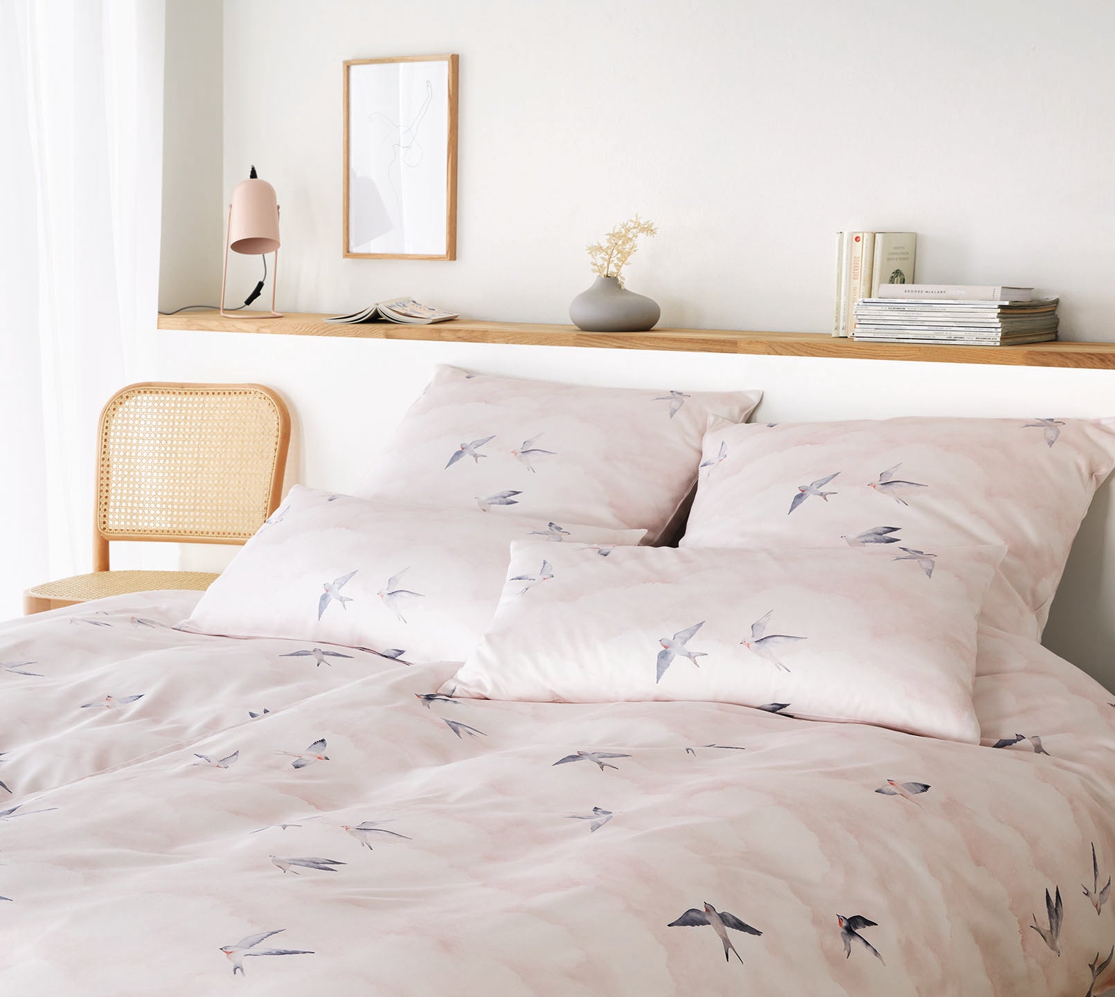 Satin Bettwäsche Reverie in Pale Pink Vögel Schlafzimmer