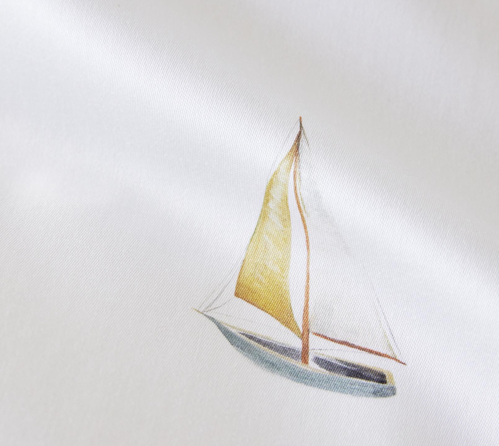 Satin Bettwäsche Sail-Away in Weiß Segelboote Material #farbe_Sail Away Weiß