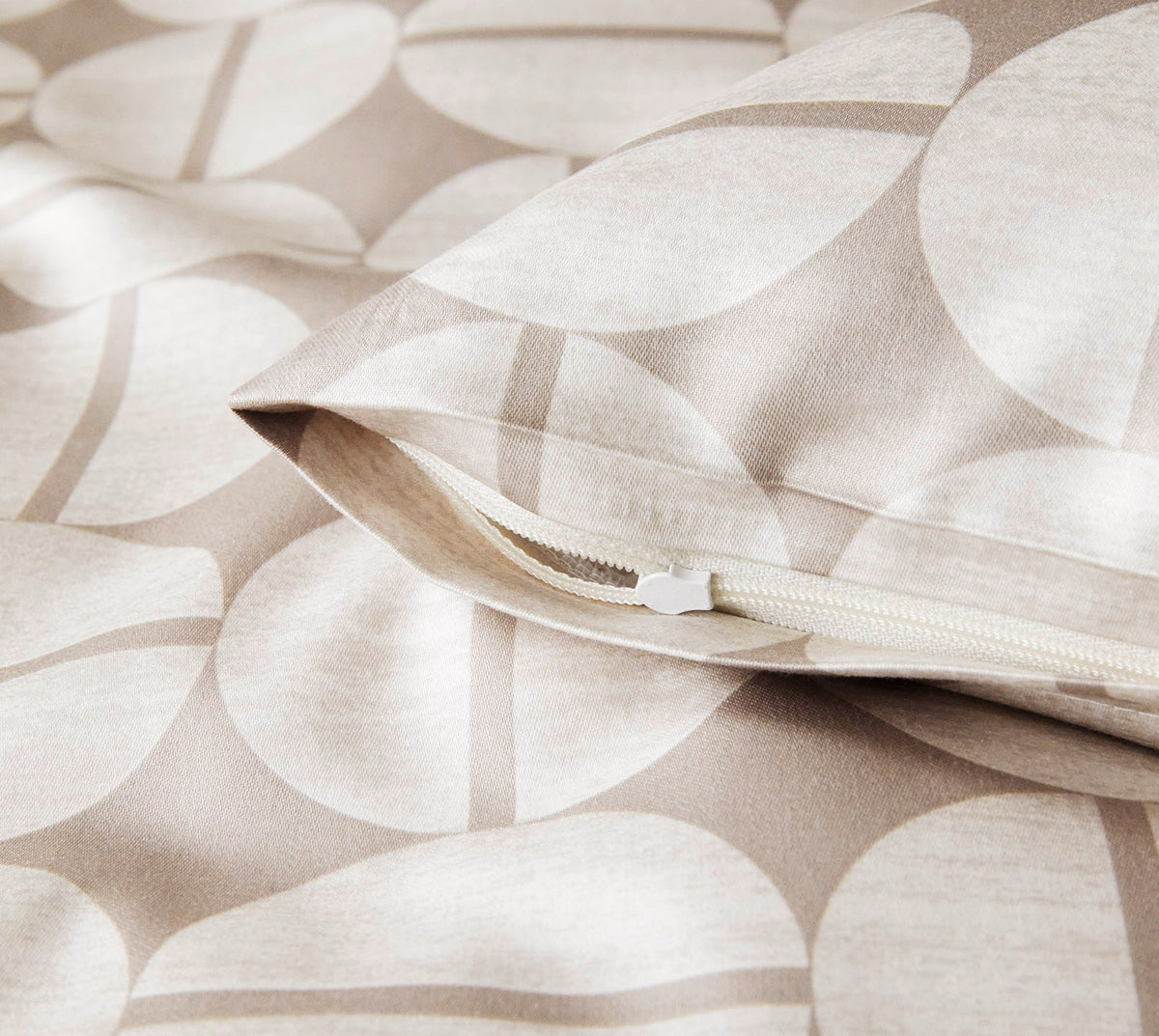 Satin Bettwäsche Soho in Sand Kuller Reißverschluss #farbe_Soho Sand