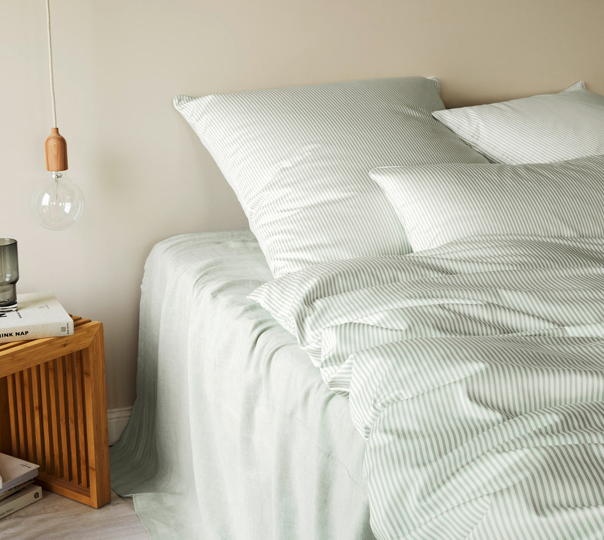 Satin Bettwäsche Hamburger Streifen in Pistazie Streifen Detail 1 #farbe_Hamburger Streifen Pistazie