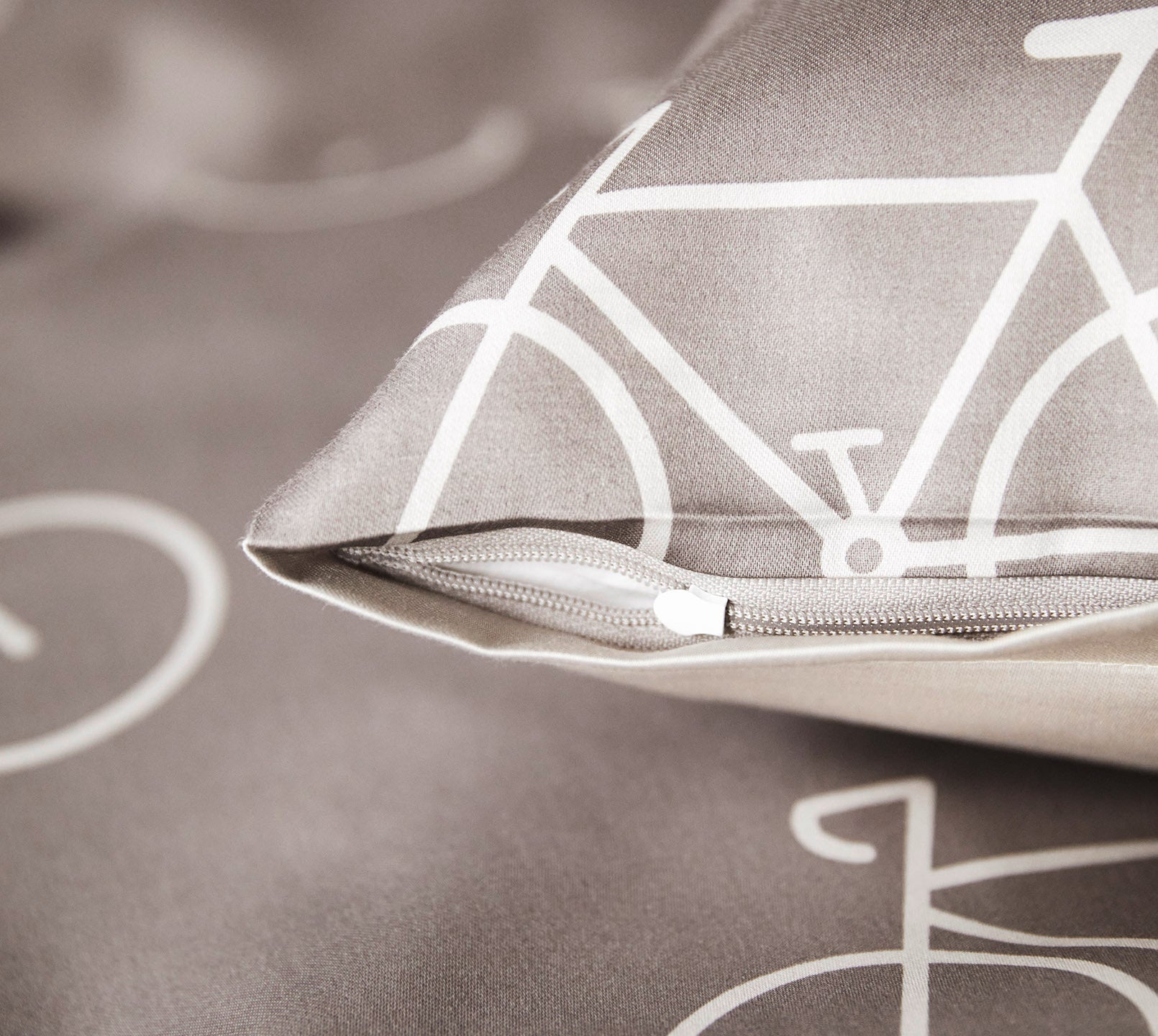 Satin Wende Bettwäsche Velo in Taupe Fahrrad Reißverschluss #farbe_Velo Taupe