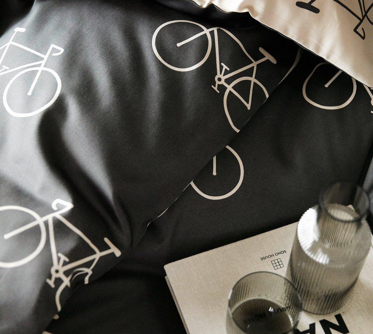 Satin Wende Bettwäsche Velo in Anthra Fahrrad Detail 1 #farbe_Velo Anthra