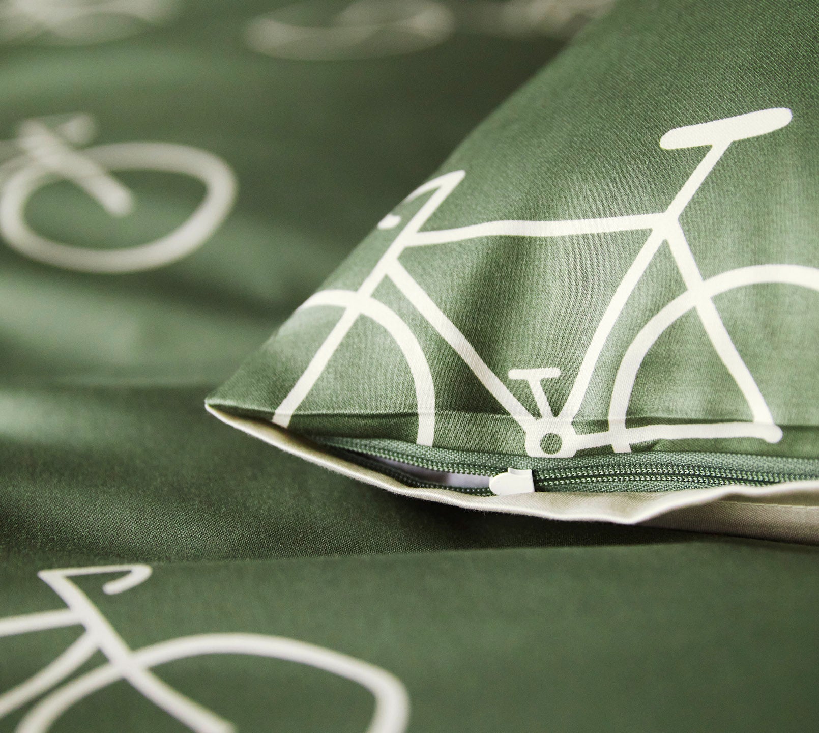 Satin Wende Bettwäsche Velo in Moos Fahrrad Reißverschluss #farbe_Velo Moos