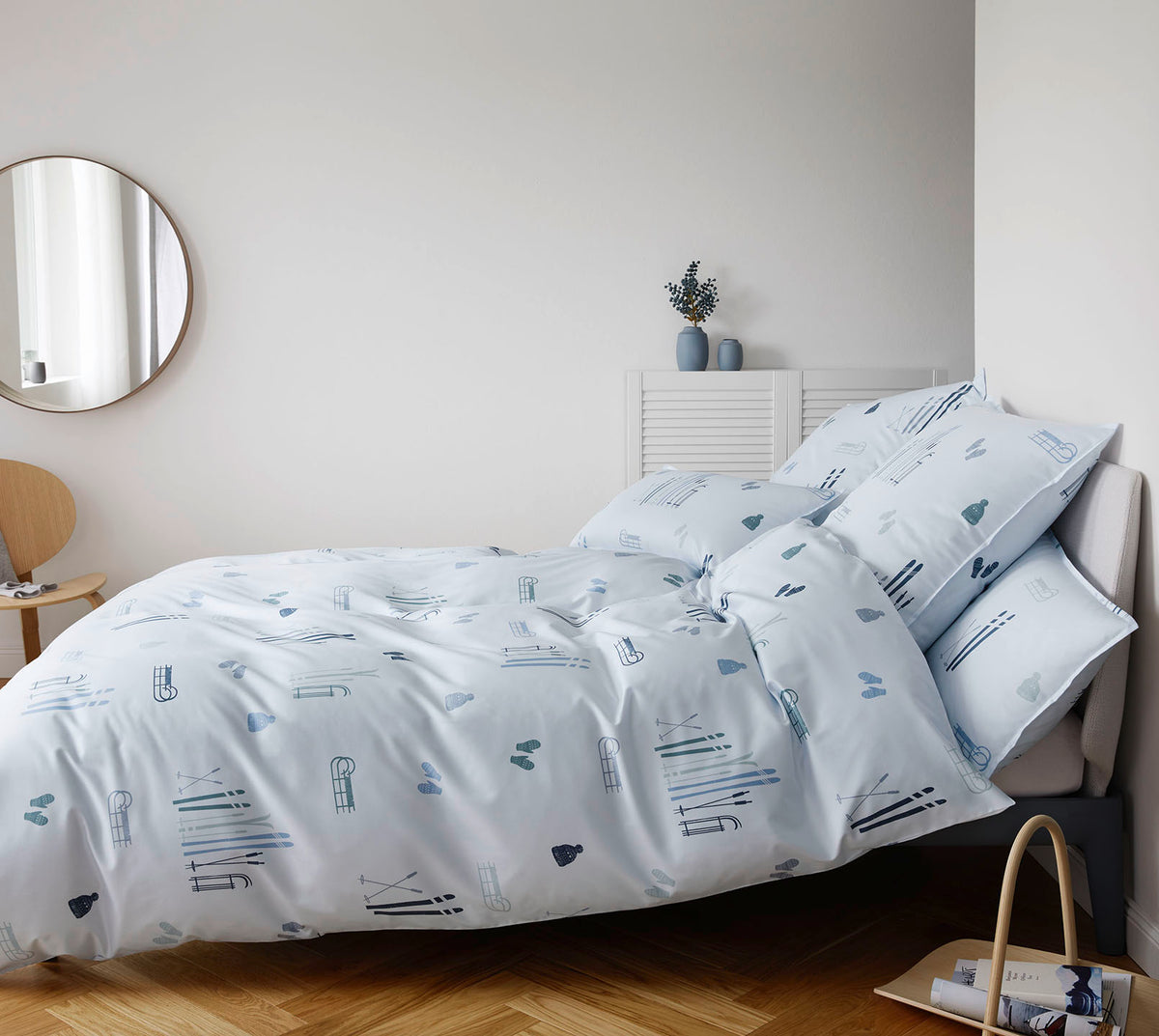 Satin Bettwäsche Winterzauber in Tintenblau Skimotiv Schlafzimmer #farbe_Tintenblau