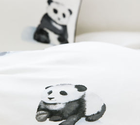Satin Kinderbettwaesche Panda The Bear in Weiß Pandabär Stickmotiv Detail 4 
