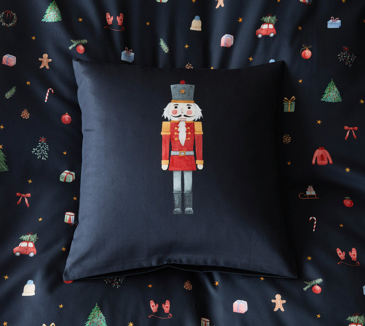 Satin Kissen Nutcracker in Blau Detail Dackelmotiv #farbe_Nutcracker Blau