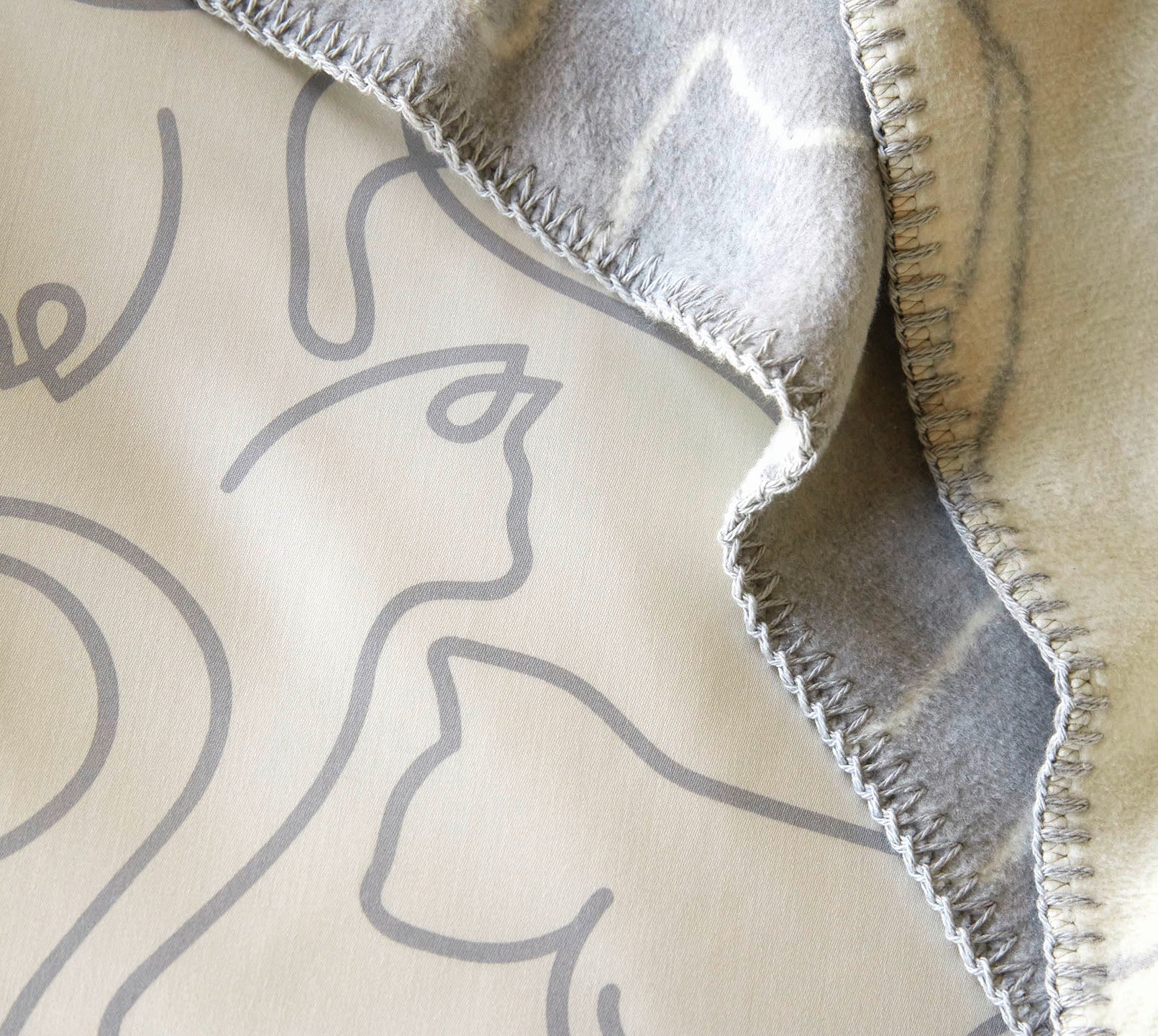 Satin Wende-Bettwäsche Cats in Creme-Grau Katzenmotiv Decke Cawö #farbe_Cats Creme-Grau