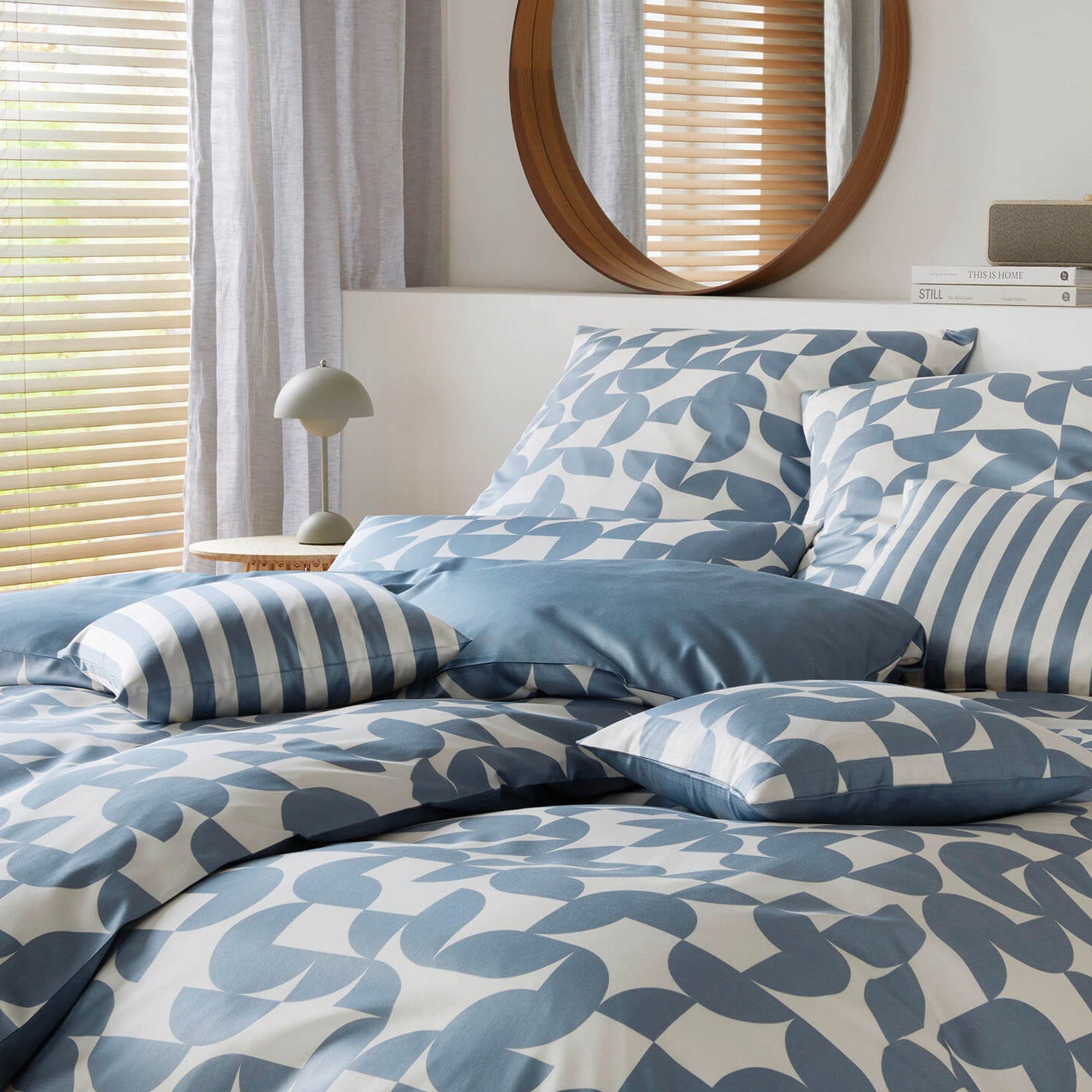 Satin Wende-Bettwäsche Studio Graphic in Nordisch Blau Graphik-Uni Schlafzimmer #farbe_Studio Graphic Nordisch Blau