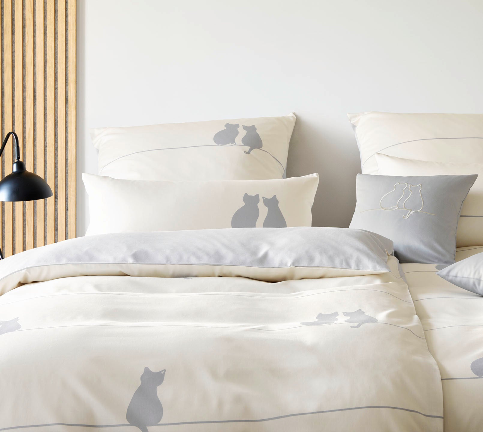 Satin Wende-Bettwäsche You & Me in Creme-Grau Katzenmotiv Mix #farbe_You & Me Creme