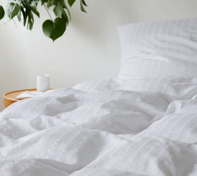 Seersucker Bettwaesche Chelsea in Weiß Streifen Schlafzimmmer 