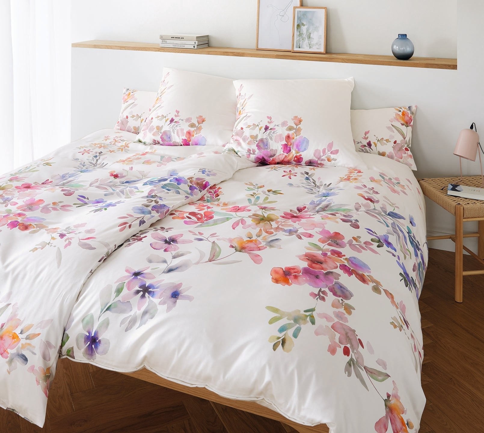 Seiden Satin Bettwäsche Amazing in Weiß Blumen Schlafzimmer