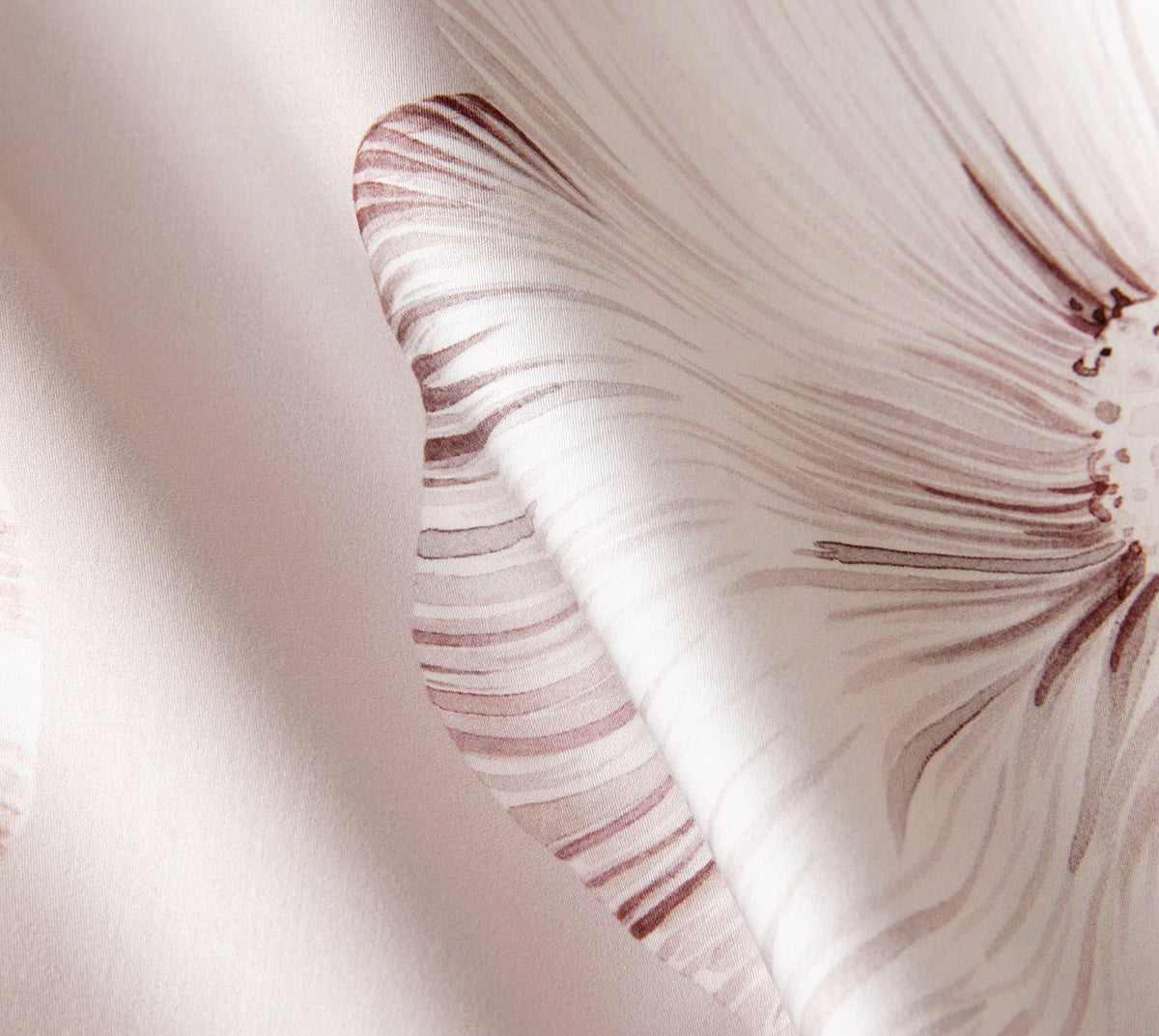 Seiden Satin Bettwäsche Devine in Taupe Blüten Material #farbe_Devine Taupe