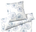 Seiden Satin Bettwäsche Devine in Bleu Blüten Freisteller #farbe_Bleu