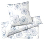 Seiden Satin Bettwäsche Devine in Bleu Blüten Freisteller #farbe_Bleu