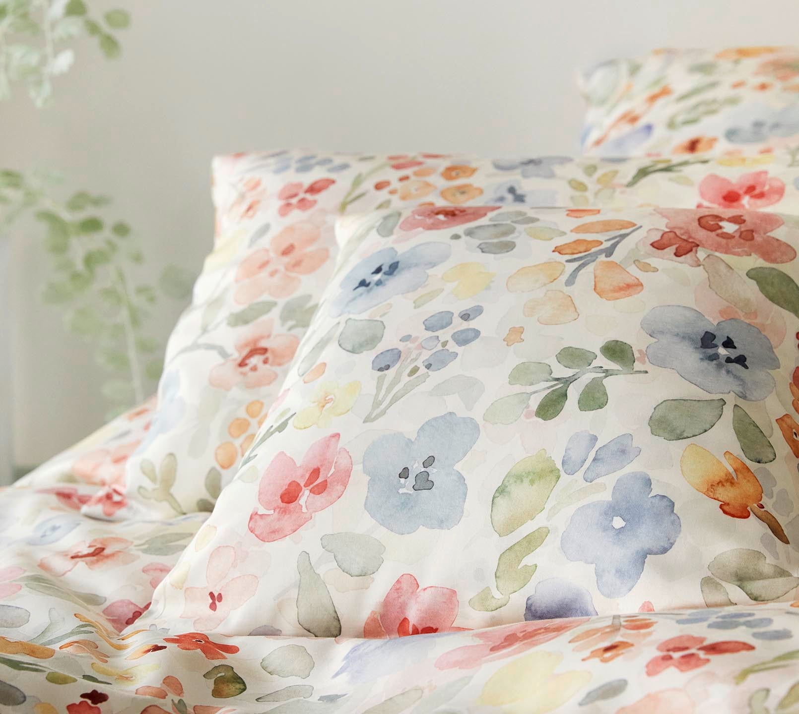 Seiden Satin Bettwäsche Gentle in Creme Blüten Detail #farbe_Gentle Creme