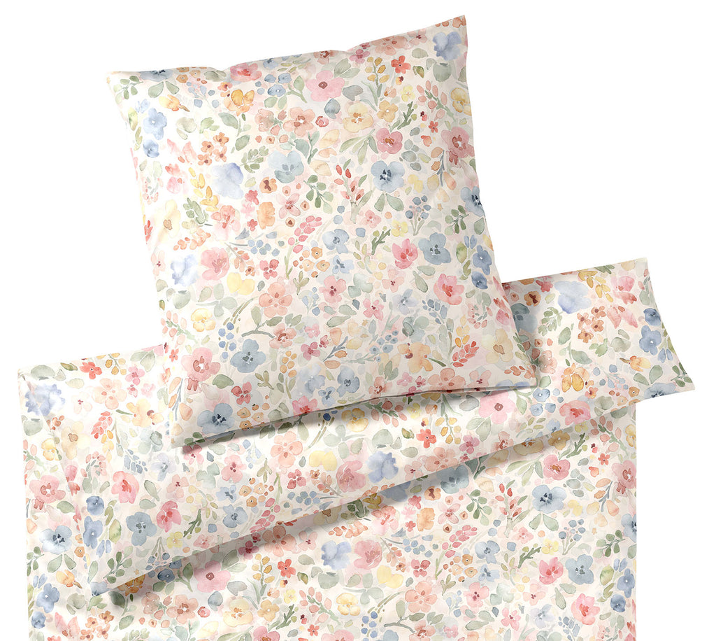 Seiden Satin Bettwäsche Gentle in Creme Blüten Freisteller #farbe_Creme