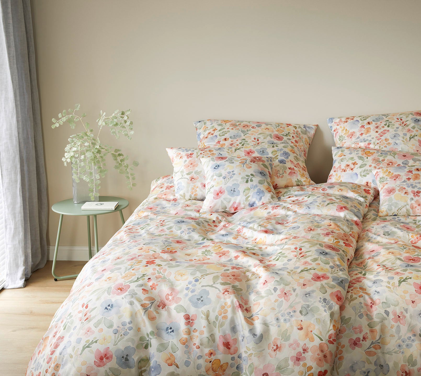 Seiden Satin Bettwäsche Gentle in Creme Blüten Schlafzimmer #farbe_Gentle Creme