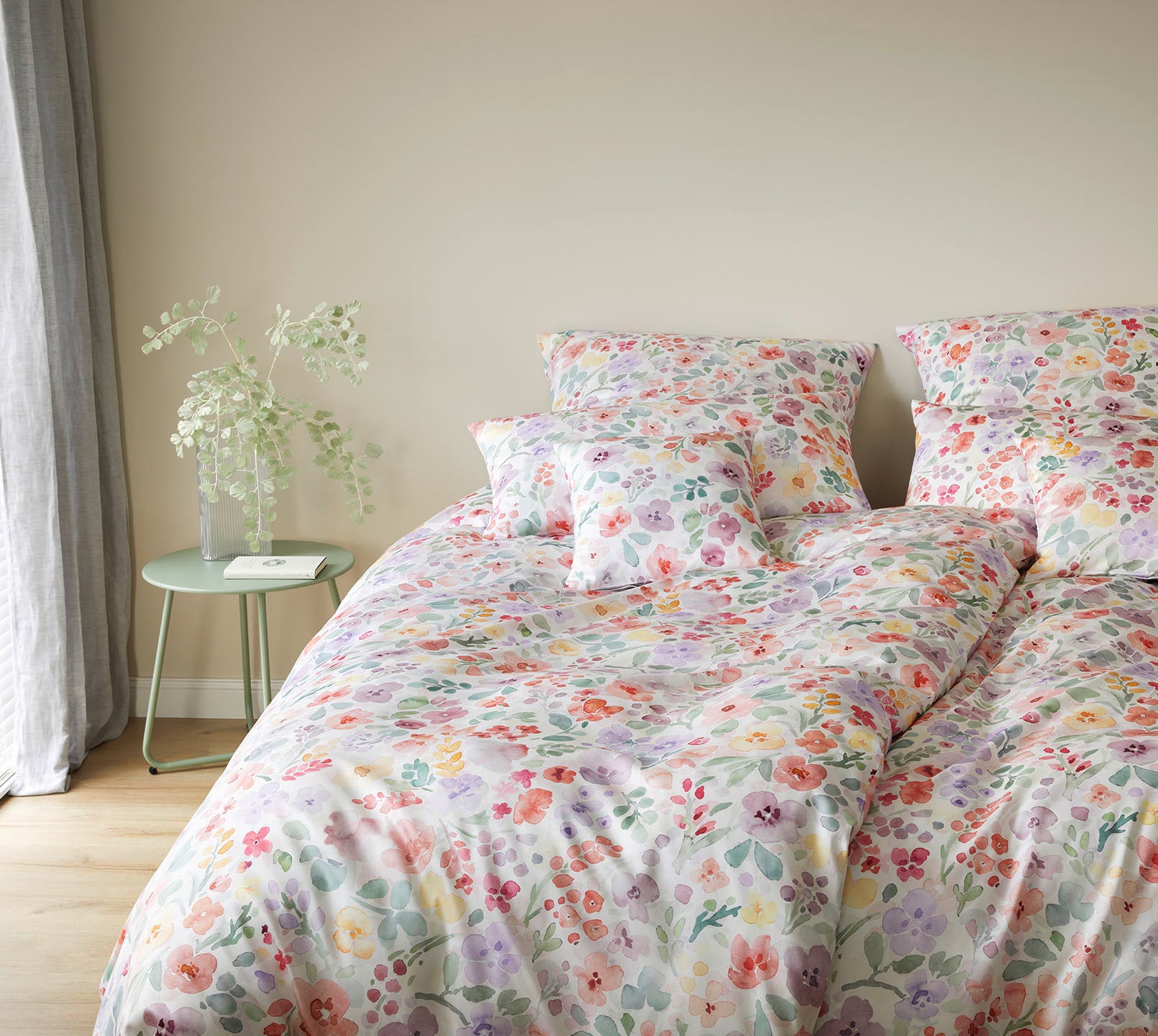 Seiden Satin Bettwäsche Gentle in Weiß Blüten Schlafzimmer #farbe_Gentle Weiß