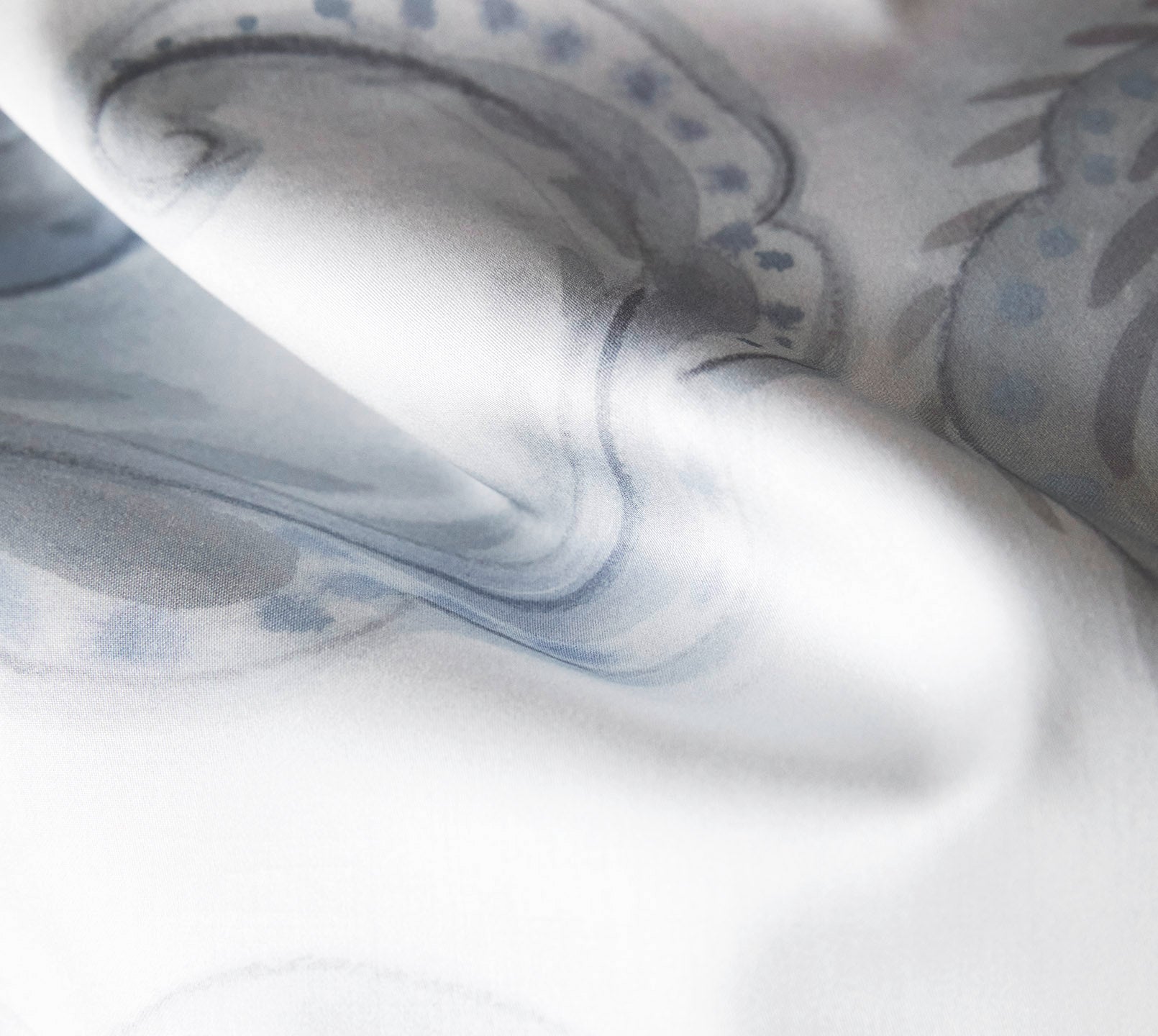 Seiden Satin Bettwäsche Grandezza in Rauchblau Paisleymuster Material #farbe_Grandezza Rauchblau