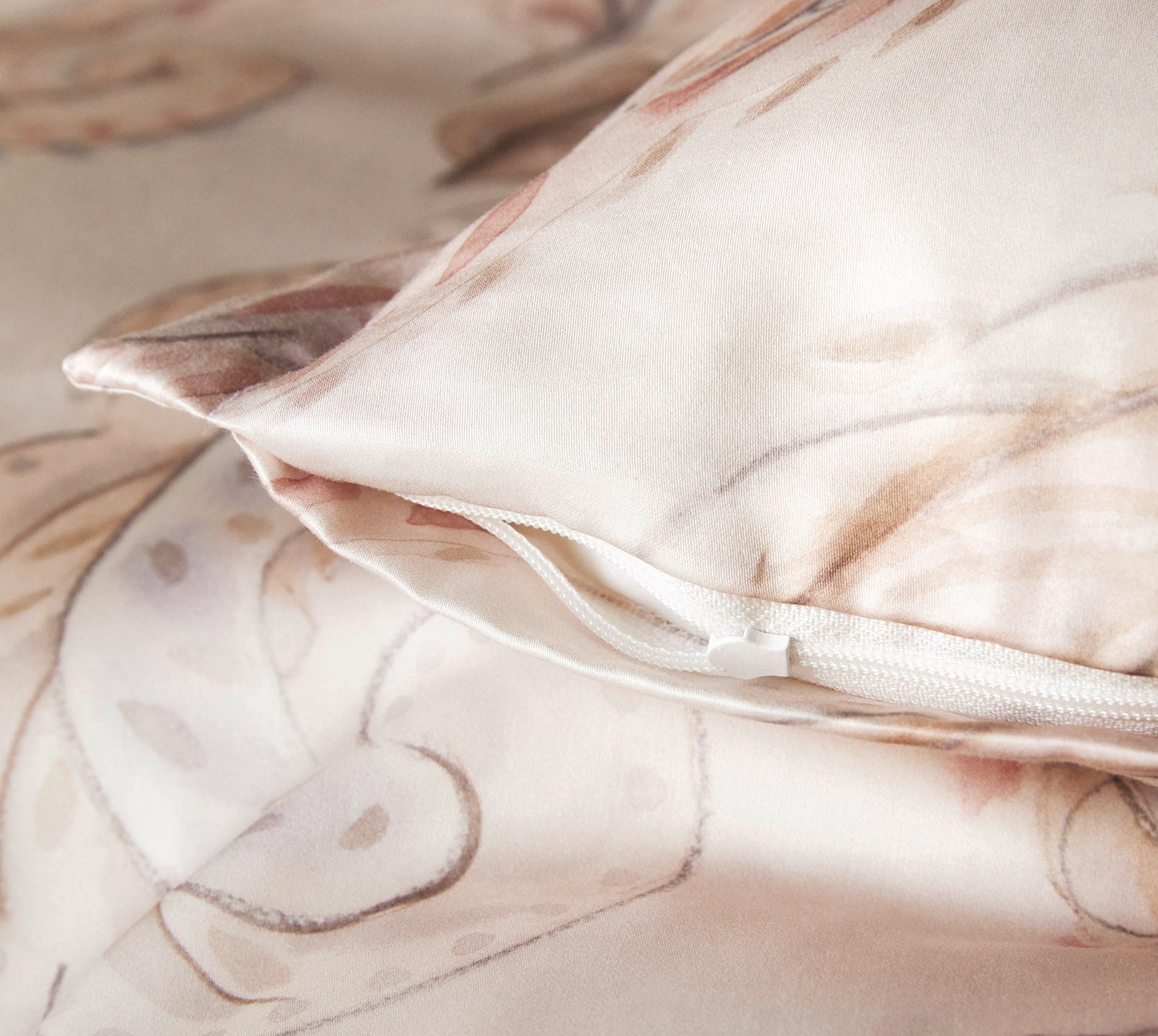 Seiden Satin Bettwäsche Grandezza in Apricot Paisleymuster Reißverschluss #farbe_Grandezza Apricot