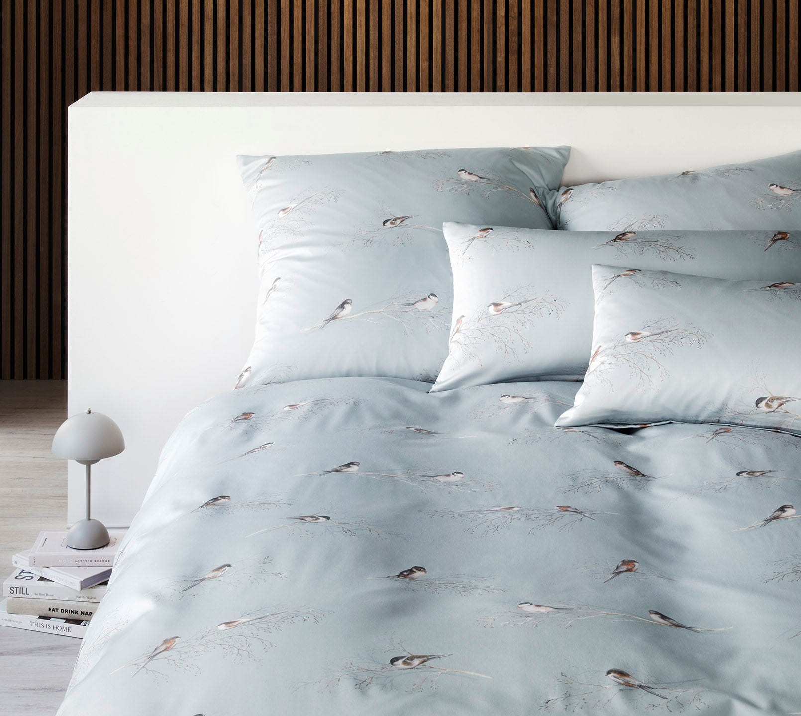 Seiden Satin Bettwäsche Spätzchen in Rauchblau Vogelmotiv Schlafzimmer #farbe_Spätzchen Rauchblau