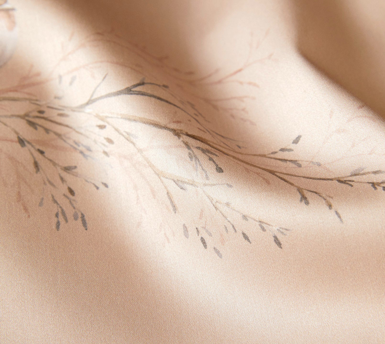 Seiden Satin Bettwäsche Spätzchen in Apricot Vogelmotiv Material #farbe_Spätzchen Apricot