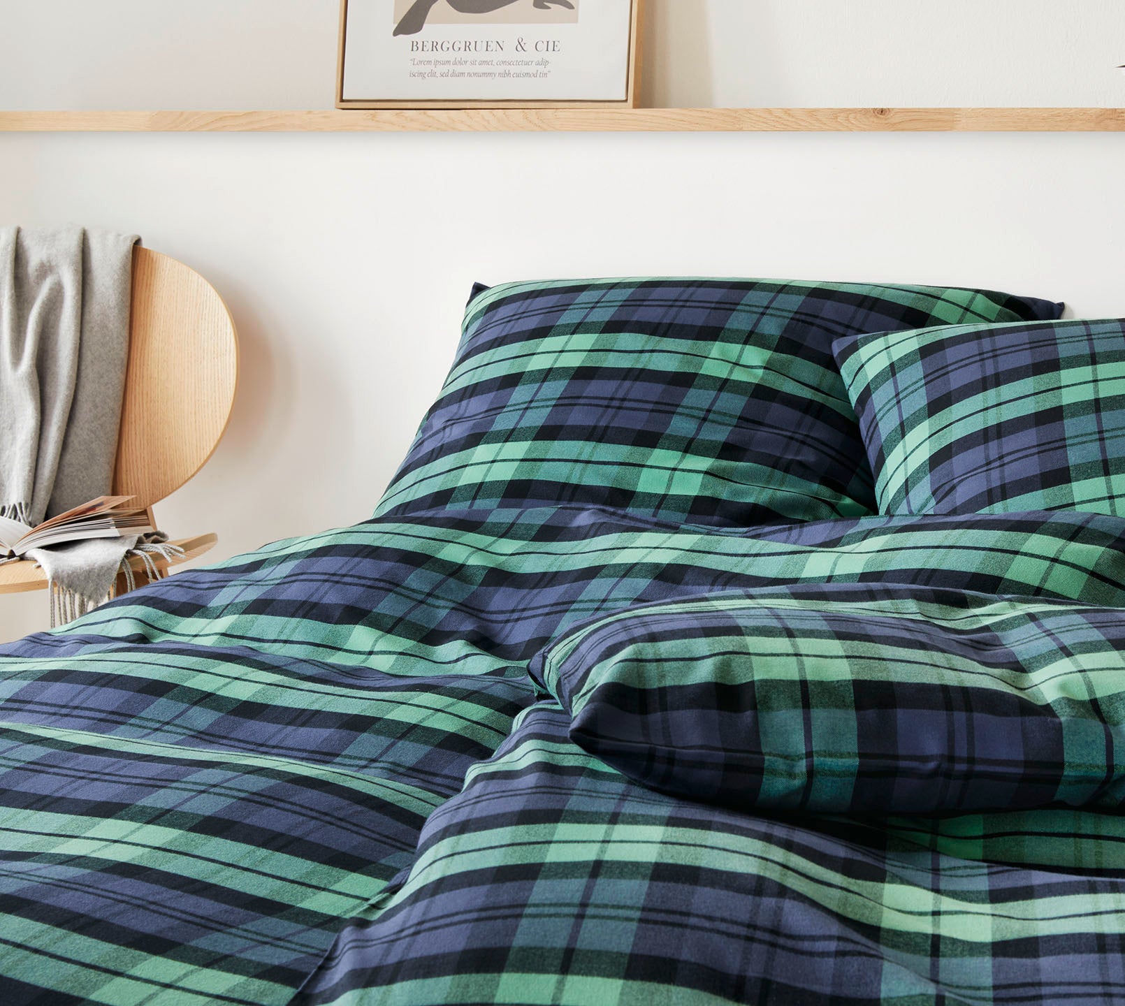 Soft Flanell Bettwäsche Sheffield in Gruen im Schlafzimmer #farbe_Flaschen-Grün