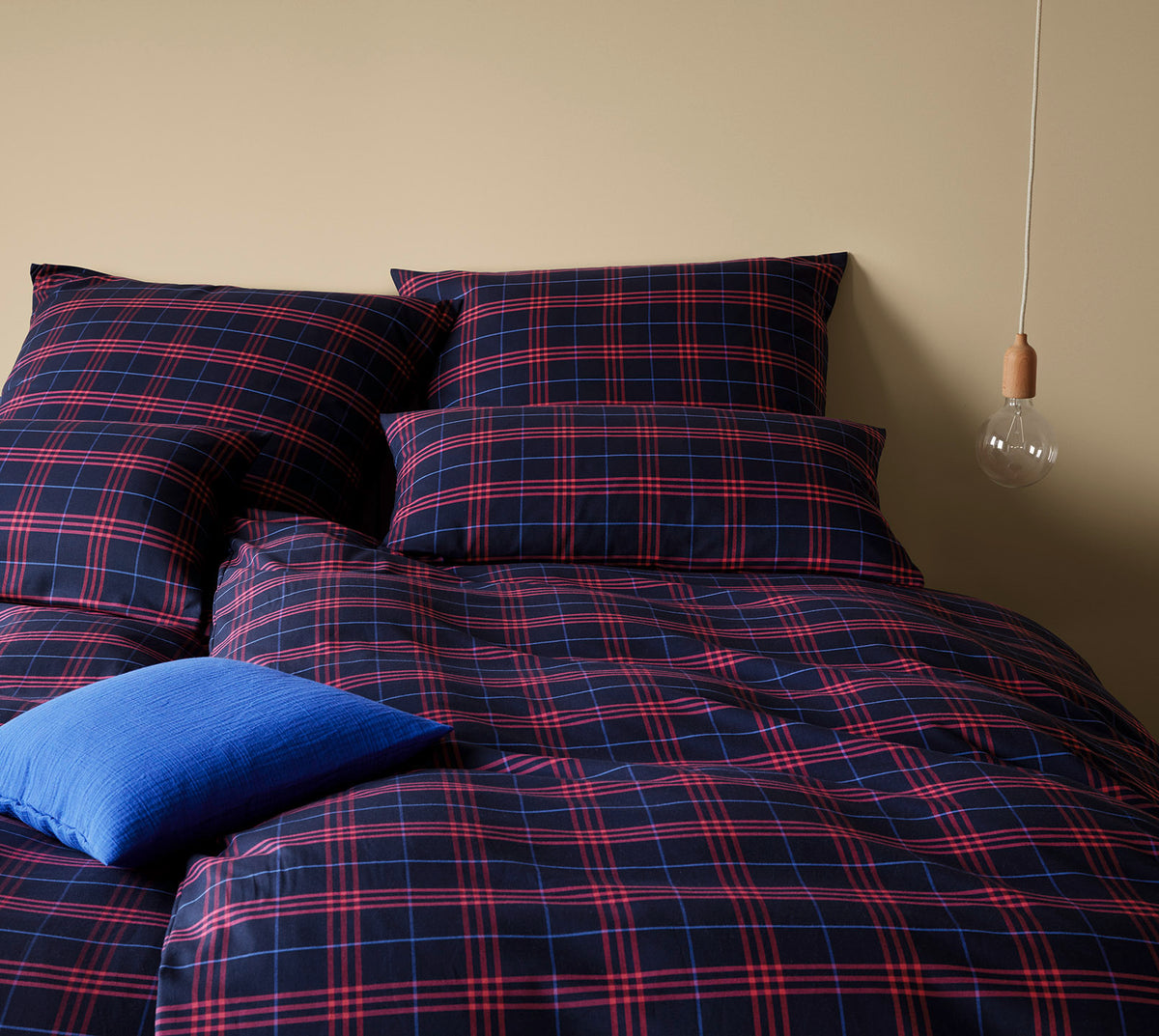 Softflanell Bettwäsche Livingston in Blau-Rot Karo Schlafzimmer #farbe_Livingston Blau-Rot