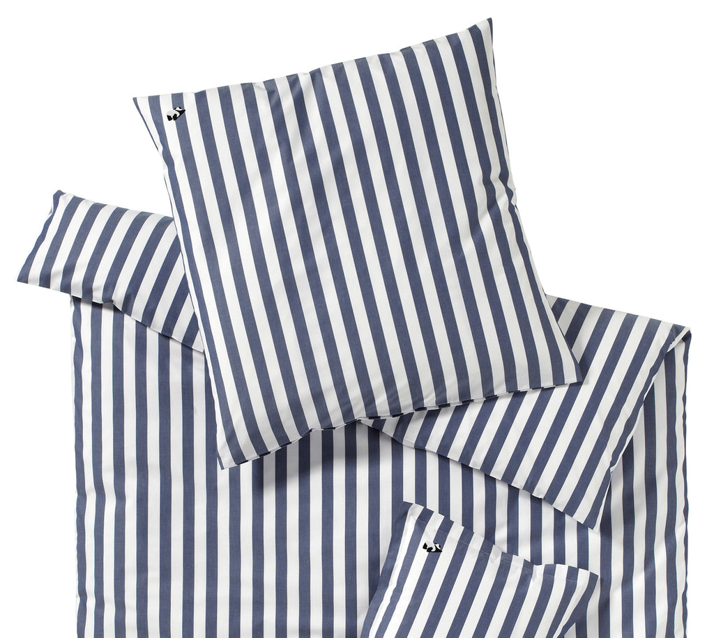 Web Perkal Kinderbettwäsche Happy Stripe in Dunkelblau Streifen Pandabärstickmotiv Freisteller #farbe_Dunkelblau