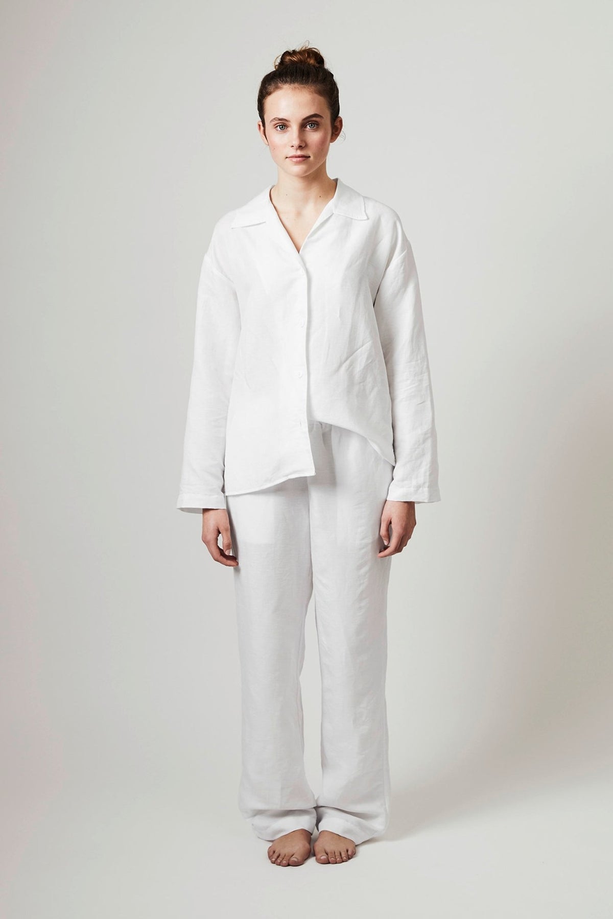Halbleinen Homewear Pant Long in Weiß Model #farbe_Weiß #farbe_Weiß
