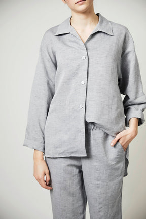 Halbleinen Homewear PJ Shirt in Dunkelgrau Model Bildausschnitt 1 