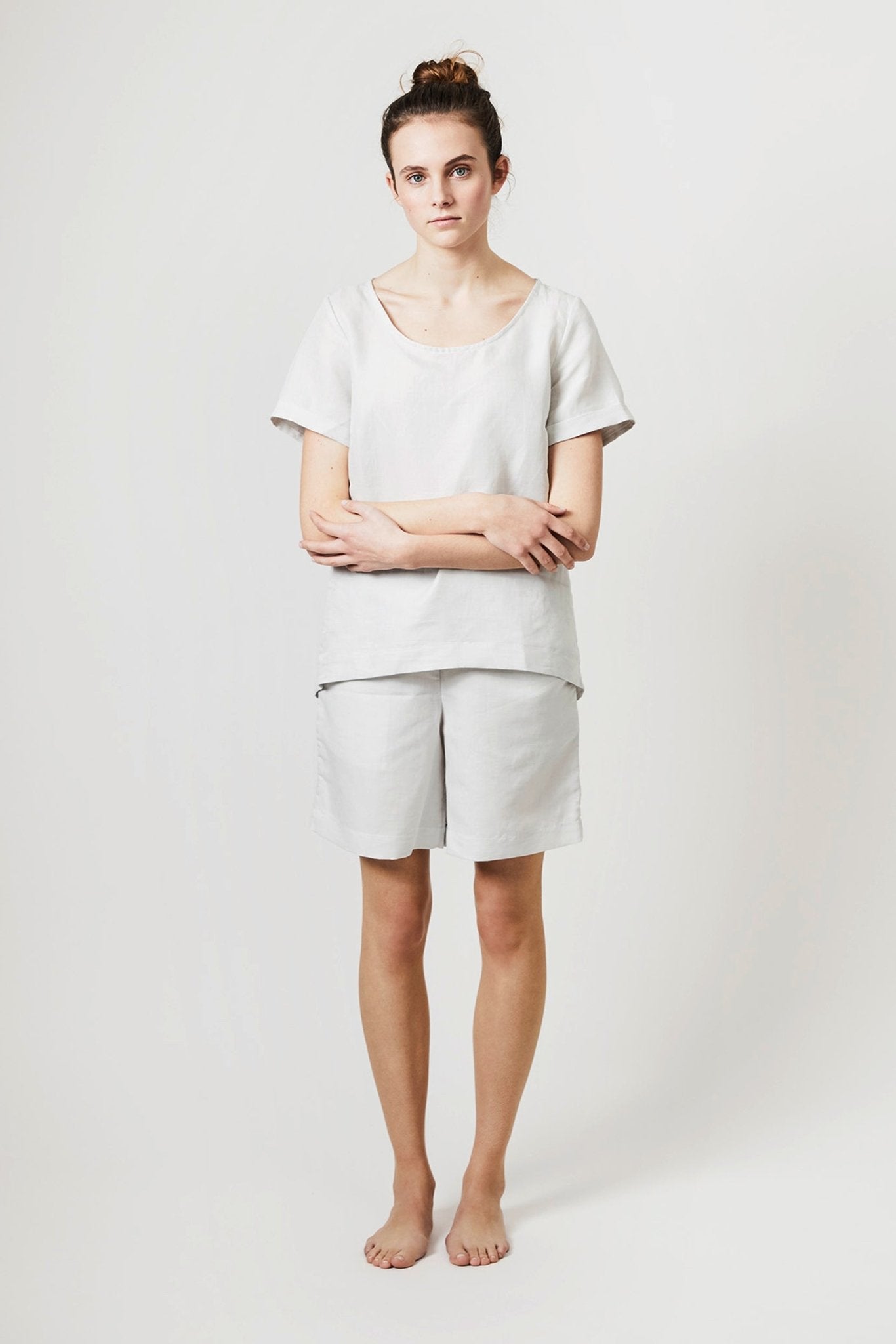 Halbleinen Homewear Shorts in Kreide Model 1