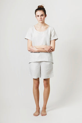 Halbleinen Homewear Shorts in Kreide Model 1 